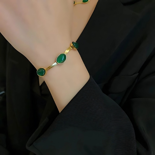 Elegant Oval Green Crystal Jewelry Set - Timeless Gold-Colored Charm