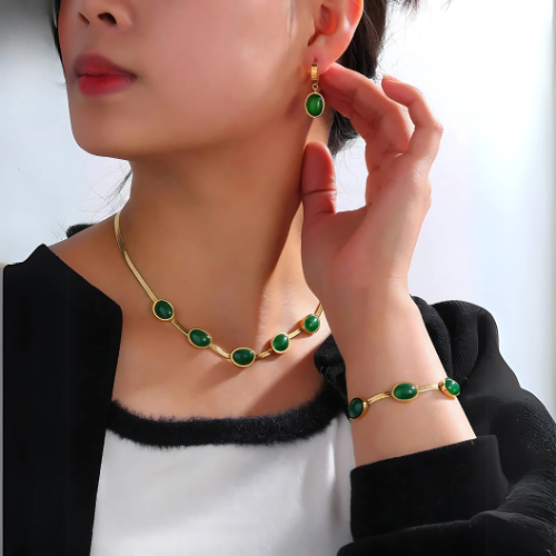 Elegant Oval Green Crystal Jewelry Set - Timeless Gold-Colored Charm